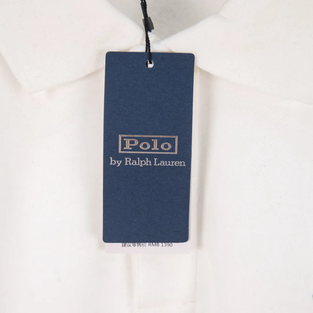 P270 zp version [Exclusive supply] Ralph Lauren/Ralph Lauren 2024AW new classic POLO collar double-button plus velvet long-sleeved sweatshirt -Original consistent 360g cotton base fabric with light grip wool cloth✅ -1X1 flat machine thickened collar 2X2 Solona fine cotton hem✅ -Original imported high-quality deep sea wide-brimmed tarot shell buckle✅ -Ralph Lauren 2024 new style The embodiment of simple classic high-end restores the classic version design Recreate the retro old-fashioned style. The base fabric is lightly woolen. The overall clothes are soft and fit well. In the South, you can wear one piece for autumn. Color: White Size: S M L XL Number: WW10732